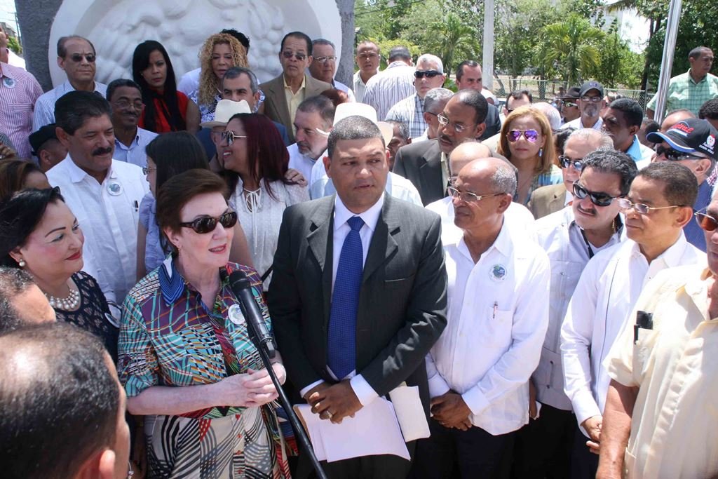Doña Sonia Guzmán hija del fenecido presidente de la República don Antonio Guzmán Fernández
